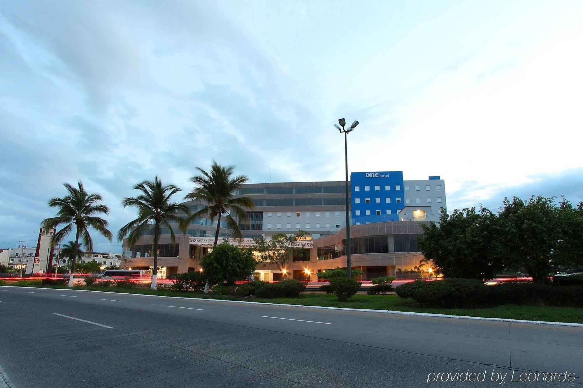 One Puerto Vallarta Aeropuerto Eksteriør billede